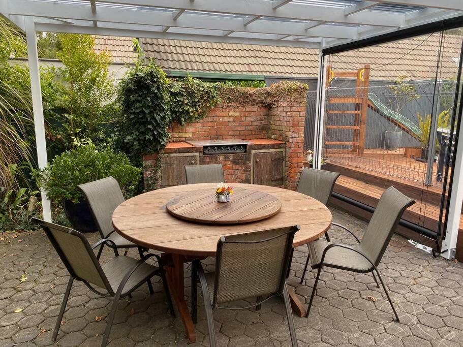 Superb Studio Retreat With Spa, Pool & Bbq Access Whanganui Bagian luar foto