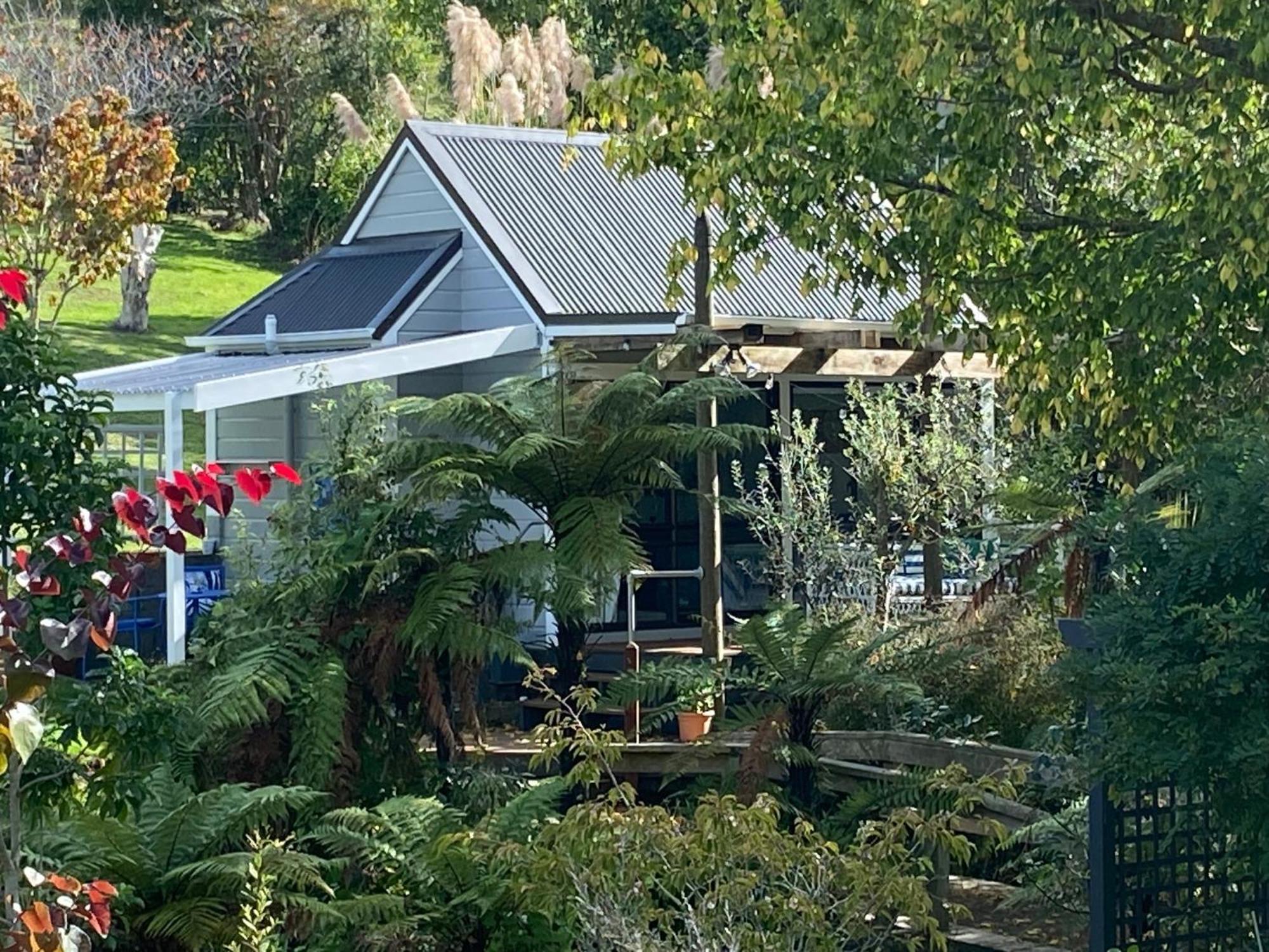 Superb Studio Retreat With Spa, Pool & Bbq Access Whanganui Bagian luar foto